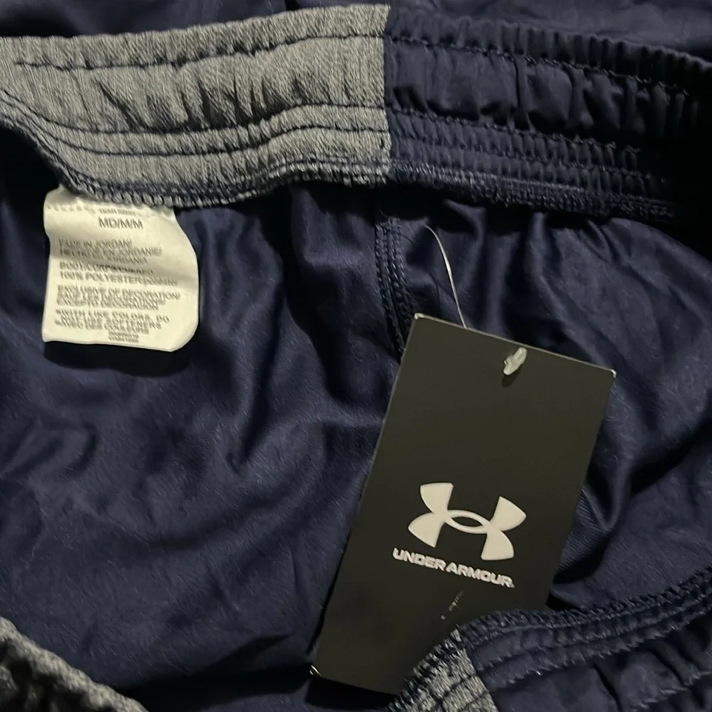 NWT UNDER ARMOUR MEN'S LOCKER SHORT - 9